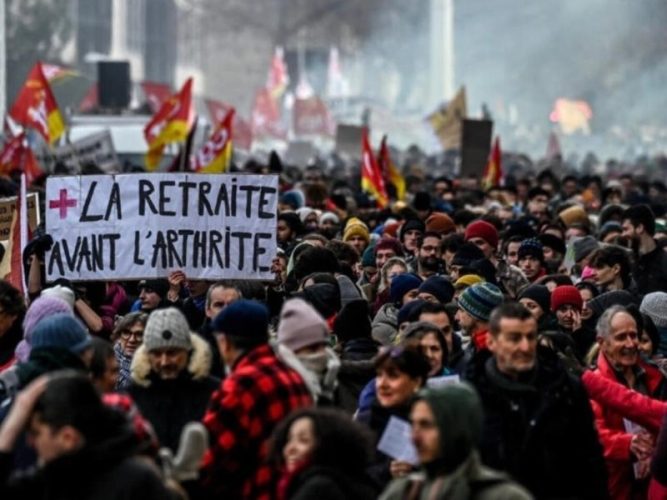 تجدد الاحتجاجات في باريس