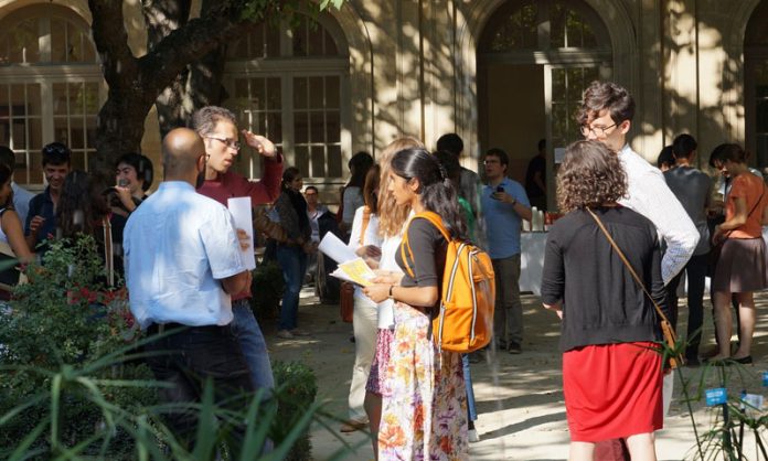 جمعية بفرنسا تساعد الطلبة
