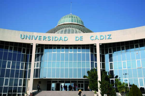 جامعة Cadix الإسبانية