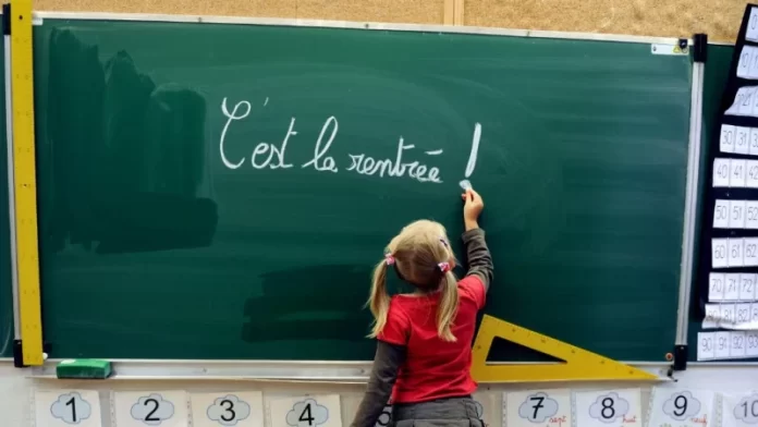 العطل المدرسية في فرنسا 2024