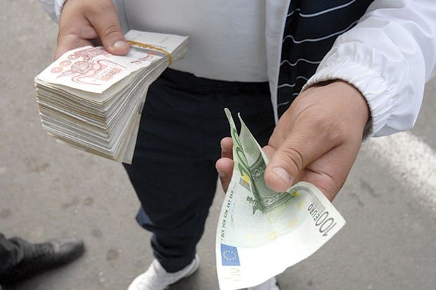 سعر الأورو والدولار 8 نوفمبر 2023