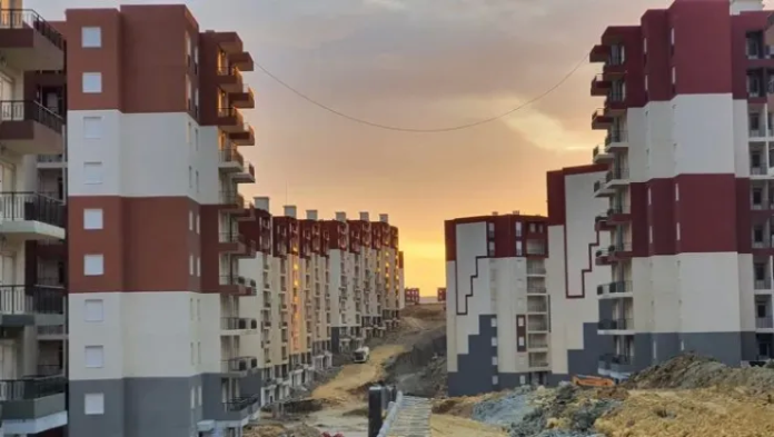 سكنات الترقوي الحر