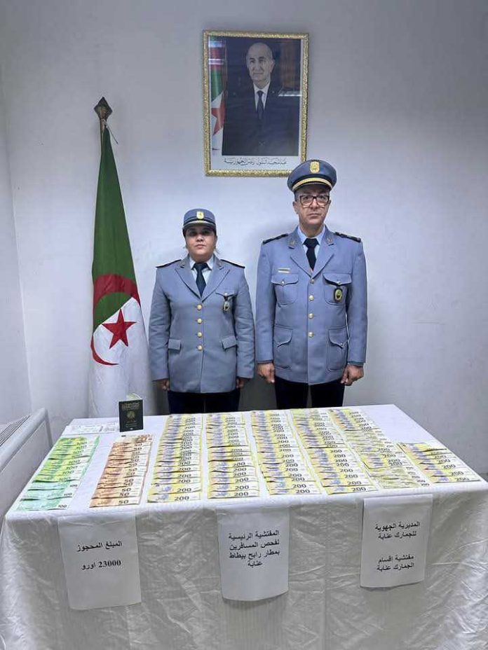 حجز مبلغ معتبر من العملة الصعبة بحوزة مسافرة